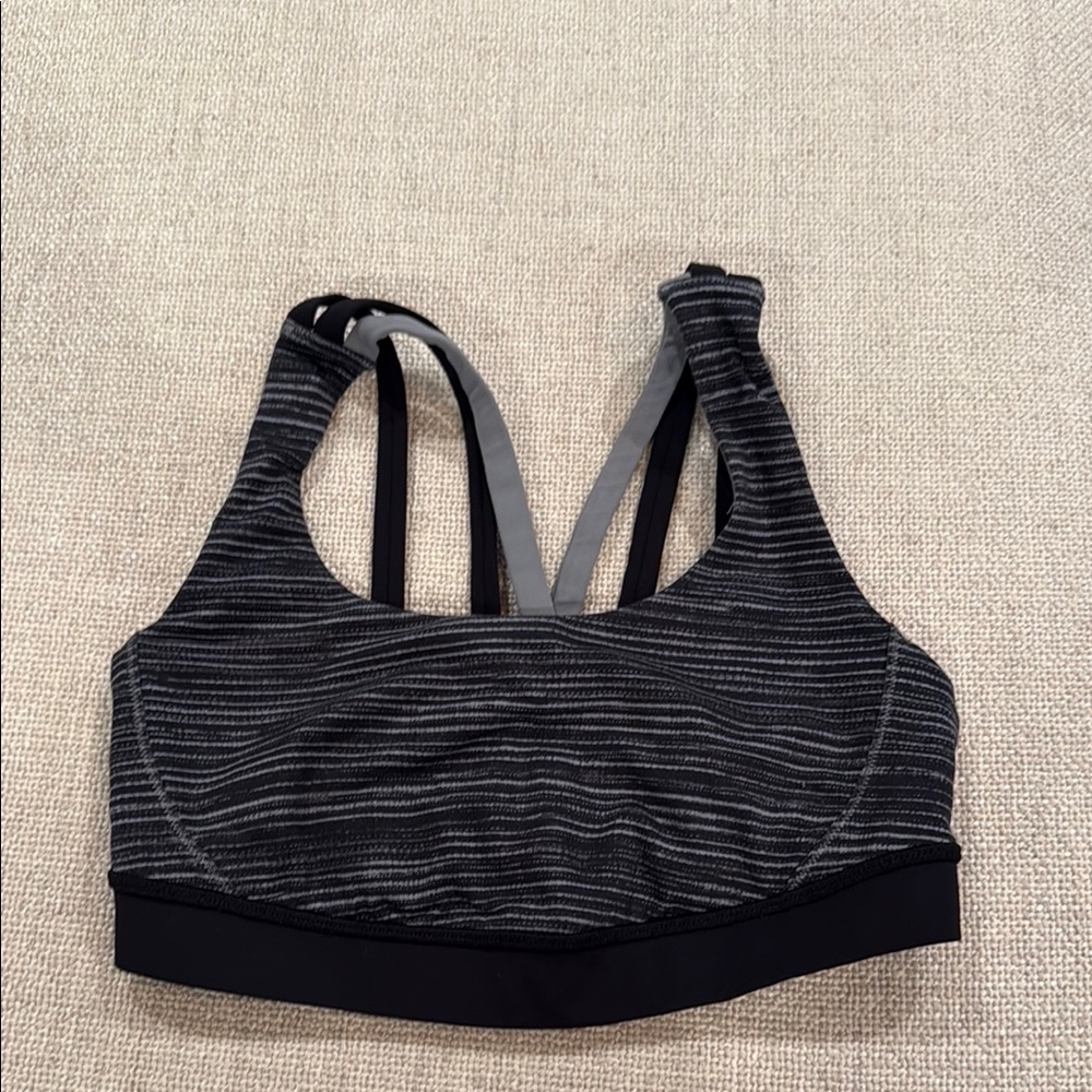 Black Striped lululemon Sports Bra size 4 - excellent condition